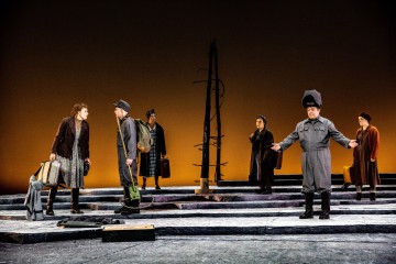 Helsingin Kaupunginteatteri – Ei kertonut katuvansa – Kuvassa Seidi Haarla, Antti Timonen, Heidi Herala, Ursula Salo,  Jouko Klemettilä ja Lumi Aunio – Kuva Robert Seger