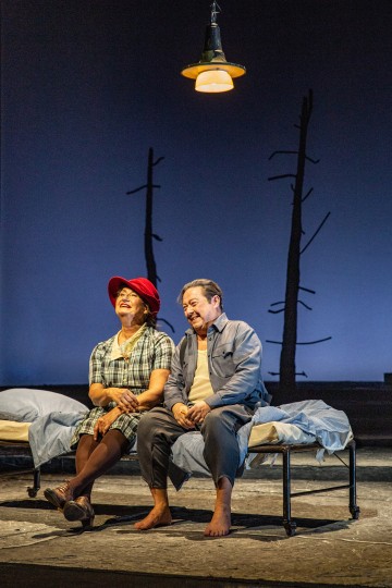 Helsingin Kaupunginteatteri – Ei kertonut katuvansa – Kuvassa Heidi Herala ja Jouko Klemettilä – Kuva Robert Seger