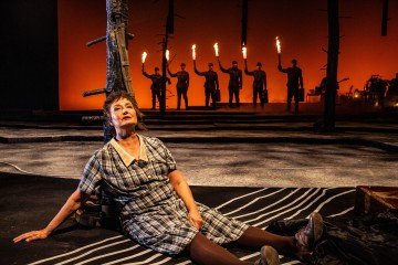 Helsingin Kaupunginteatteri – Ei kertonut katuvansa – Kuvassa Heidi Herala – Kuva Robert Seger