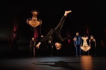 Helsingin Kaupunginteatteri – Special Night – Kuvassa edessä Lewis Cooke – Kuva Kai Kuusisto