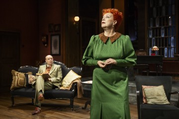 Helsingin Kaupunginteatteri – Hiirenloukku – Kuvassa Risto Kaskilahti ja Helena Haaranen – Kuva Otto-Ville Väätäinen