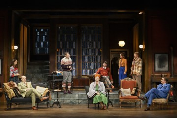 Helsingin Kaupunginteatteri – Hiirenloukku – Kuvassa Elina Keinonen, Risto Kaskilahti, Joel Hirvonen, Helena Haaranen, Sauli Suonpää, Sanna-June Hyde, Severi Saarinen ja Santeri Kinnunen – Kuva Otto-Ville Väätäinen