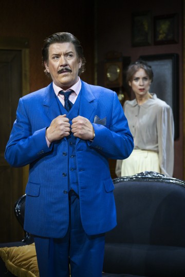 Helsingin Kaupunginteatteri – Hiirenloukku – Kuvassa Santeri Kinnunen ja Sanna-June Hyde – Kuva Otto-Ville Väätäinen