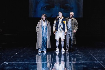 Helsingin Kaupunginteatteri - Kuka tappoi bambin? - Kuvassa: Heidi Herala, Justus Pienmunne ja Kari Mattila -
Kuvaaja: Noora Geagea