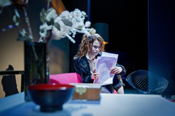 Helsingin Kaupunginteatteri – Rakas Evan Hansen – Kuvassa Riikka Riikonen – Kuva Otto-Ville Väätäinen