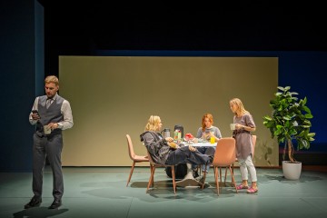 Helsingin Kaupunginteatteri – Rakas Evan Hansen – Kuvassa Antti Timonen, Niki Rautén, Riikka Riikonen ja Sanna Majuri – Kuva Otto-Ville Väätäinen