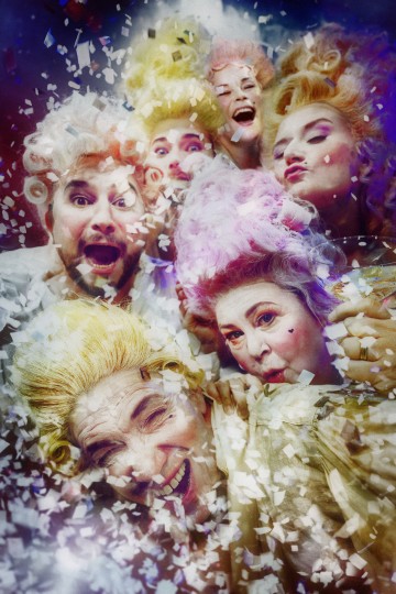 Lilla Teatern – Figaros bröllop – på bilden Joonas Heikkinen, Alexander Wendelin, Ursula Salo, Minni Gråhn, Pia Runnakko och längst ner Joachim Wigelius – Foto Otto-Ville Väätäinen