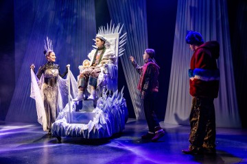 Helsingin Kaupunginteatteri - Lumikuningatar/Shed - Kuvaaja: Robert Seger