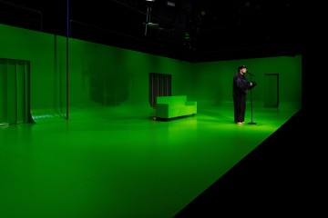 Helsingin Kaupunginteatteri – Ape army – Kuvassa Mikko Virtanen – Kuva Mitro Härkönen