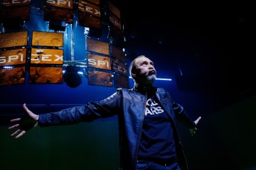 Helsingin Kaupunginteatteri – Ape army – Kuvassa Pekka Huotari – Kuva Mitro Härkönen