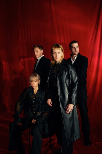 Helsingin Kaupunginteatteri – 2:22 - A Ghost Story – Kuvassa Sanna-June Hyde, Lauri Tilkanen, Pia Andersson ja Sauli Suonpää – Kuva Ilkka Saastamoinen