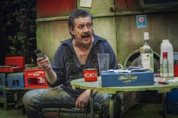 Helsingin Kaupunginteatteri – Jerusalem – Kuvassa Santeri Kinnunen – Kuva Otto-Ville Väätäinen