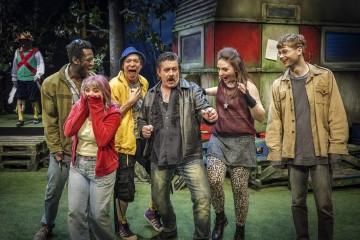 Helsingin Kaupunginteatteri – Jerusalem – Kuvassa	Betadi Mandunga, Lumi Aunio, Markus Järvenpää, Santeri Kinnunen, Minni Gråhn ja Alexander Wendelin – Kuva Otto-Ville Väätäinen