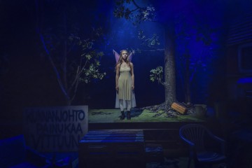 Helsingin Kaupunginteatteri – Jerusalem – Kuvassa	Mitra Matouf – Kuva Otto-Ville Väätäinen