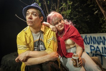 Helsingin Kaupunginteatteri – Jerusalem – Kuvassa	Markus Järvenpää ja Lumi Aunio – Kuva Otto-Ville Väätäinen