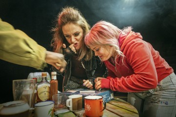 Helsingin Kaupunginteatteri – Jerusalem – Kuvassa	Minni Gråhn ja Lumi Aunio – Kuva Otto-Ville Väätäinen