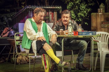 Helsingin Kaupunginteatteri – Jerusalem – Kuvassa Jouko Klemettilä ja Santeri Kinnunen – Kuva Otto-Ville Väätäinen