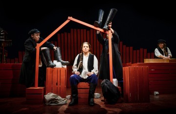 Lilla Teatern – Katrina – På bilden Aili Järvelä, Emma Klingenberg, Ulriikka Heikinheimo  och Senni Valtonen – Foto Cata Portin