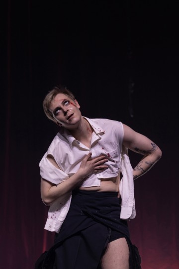 Helsingin Kaupunginteatteri – Veren häät – Kuvassa Justus Pienmunne – Kuva Stefan Bremer