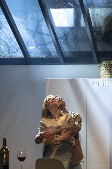 Helsingin Kaupunginteatteri – 2:22 A Ghost Story – Kuvassa Pia Andersson, Lauri Tilkanen – Kuva Tuomo Manninen