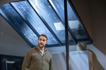 Helsingin Kaupunginteatteri – 2:22 A Ghost Story – Kuvassa Sauli Suonpää – Kuva Tuomo Manninen