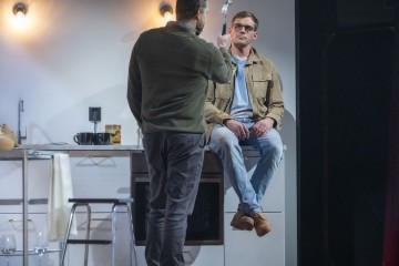 Helsingin Kaupunginteatteri – 2:22 A Ghost Story – Kuvassa Sauli Suonpää, Lauri Tilkanen – Kuva Tuomo Manninen