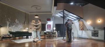 Helsingin Kaupunginteatteri – 2:22 A Ghost Story – Kuvassa Pia Andersson, Lauri Tilkanen, Sanna-June Hyde, Sauli Suonpää – Kuva Tuomo Manninen