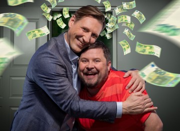 Helsingin Kaupunginteatteri – Ilmasta rahaa – Kuvassa Pekka Strang ja Janne Kataja – Kuva Janne Mikkilä