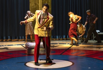 Helsingin Kaupunginteatteri – Maratontanssit – Kuvassa Lauri Qvick – Kuva Noora Geagea