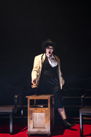 Helsingin Kaupunginteatteri – Maratontanssit – Kuvassa Aino Sihvonen – Kuva Noora Geagea