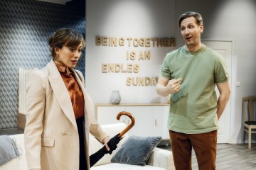 Helsingin Kaupunginteatteri – Ilmasta rahaa – Kuvassa Raili Raitala, Pekka Strang – Kuva Otto-Ville Väätäinen