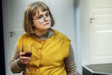 Helsingin Kaupunginteatteri – Ilmasta rahaa – Kuvassa Emilia Sinisalo – Kuva Otto-Ville Väätäinen