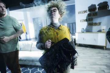 Helsingin Kaupunginteatteri – Ilmasta rahaa – Kuvassa Pekka Strang, Emilia Sinisalo – Kuva Otto-Ville Väätäinen