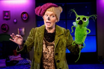 Helsingin Kaupunginteatteri – Mollin iltahepuli – Kuvassa Helena Haaranen – Kuva Cata Portin