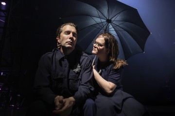 Lilla Teatern – Dancer in the Dark – På bilden Tuukka Leppänen och Lumi Aunio – Foto Heli Blåfield