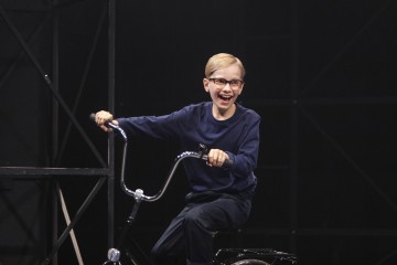 Lilla Teatern – Dancer in the Dark – På bilden Iivari Luomala – Foto Heli Blåfield