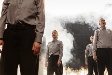 Lilla Teatern – Dancer in the Dark – På bilden Sanna Majuri, Antti Timonen och Joachim Wigelius – Foto Heli Blåfield