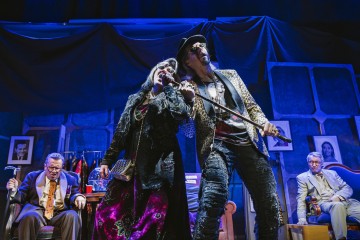 Helsingin Kaupunginteatteri – Forever Young – Kuvassa Pertti Koivula, Vuokko Hovatta, Mikko Vihma, Juha Jokela, Leenamari Unho – Kuva Otto-Ville Väätäinen