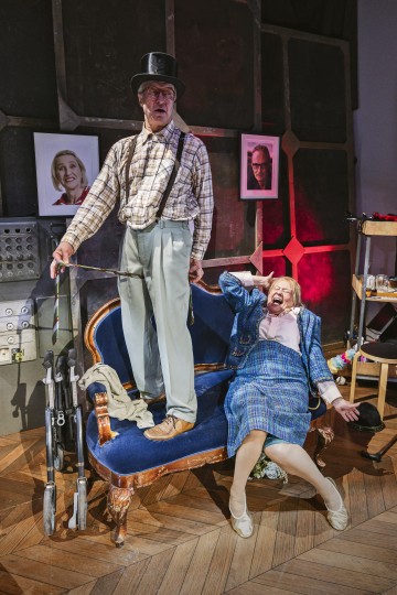 Helsingin Kaupunginteatteri – Forever Young – Kuvassa Juha Jokela, Leenamari Unho – Kuva Otto-Ville Väätäinen