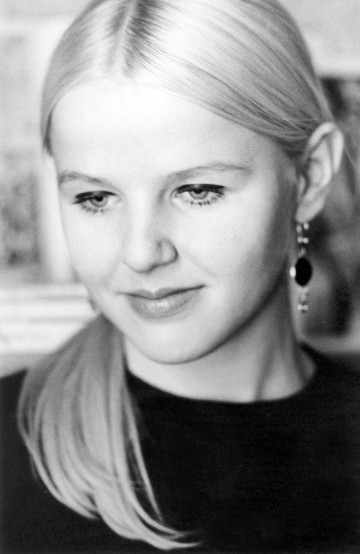 Helsingin Kaupunginteatteri – Hyppy syreenien tuleen – Kuvassa Aulikki Oksanen – Kuva Eeva Rista