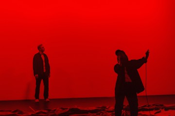 Helsingin Kaupunginteatteri – Ilon aika – Kuvassa Rasmus Slätis, Islaja – Kuva Katri Naukkarinen