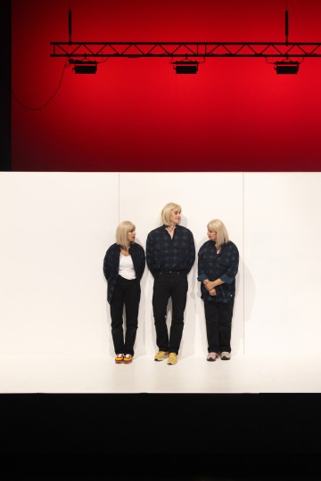 Helsingin Kaupunginteatteri – Ilon aika – Kuvassa Mitra Matouf, Rasmus Slätis, Heidi Herala – Kuva Katri Naukkarinen