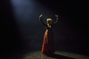 Helsingin Kaupunginteatteri – Nainen aina parhaassa iässä – Kuvassa Merja Larivaara – Kuva Ilkka Saastamoinen