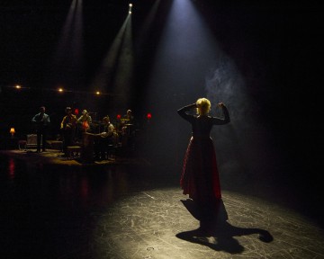 Helsingin Kaupunginteatteri – Nainen aina parhaassa iässä – Kuvassa Kaihon Karavaani, Merja Larivaara – Kuva Ilkka Saastamoinen