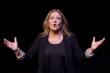 Helsingin Kaupunginteatteri – Nainen aina parhaassa iässä – Kuvassa Leenamari Unho – Kuva Ilkka Saastamoinen