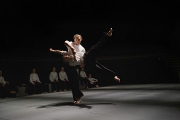 Helsingin Kaupunginteatteri – Silence – Kuvassa Oskari Turpeinen, Sanni Giordani – Kuva Petra Kuha