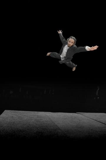 Helsingin Kaupunginteatteri – Silence – Kuvassa Hugo Sellam – Kuva Petra Kuha