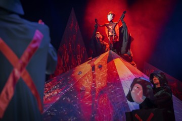 Helsingin Kaupunginteatteri – Veljeni Leijonamieli – Kuva Otto-Ville Väätäinen