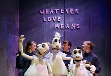 Helsingin Kaupunginteatteri – Nykyesityksen näyttämö – Työryhmä Royal Hattara: Whatever Love Means - Kuva: Majo Kurki