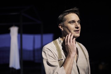 Helsingin Kaupunginteatteri – Lempi – Kuvassa Sauli Siuonpää – Kuva Sami Heiskanen